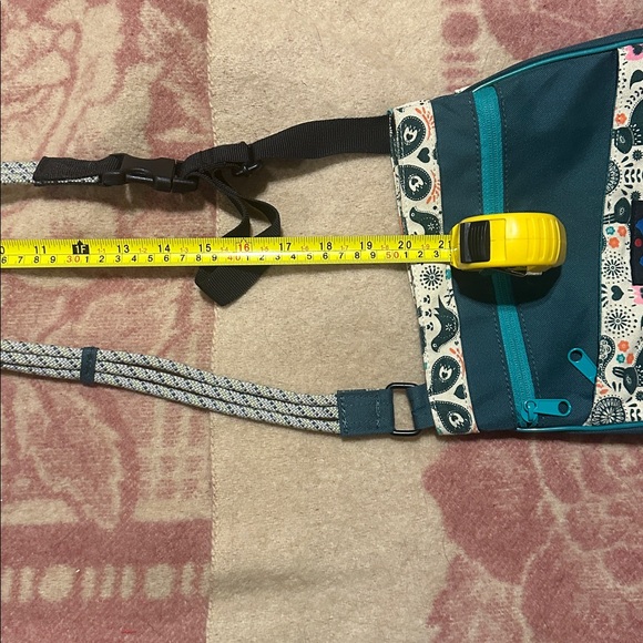 KAVU Forest Green and Beige Crossbody Bag - Picture 4 of 5